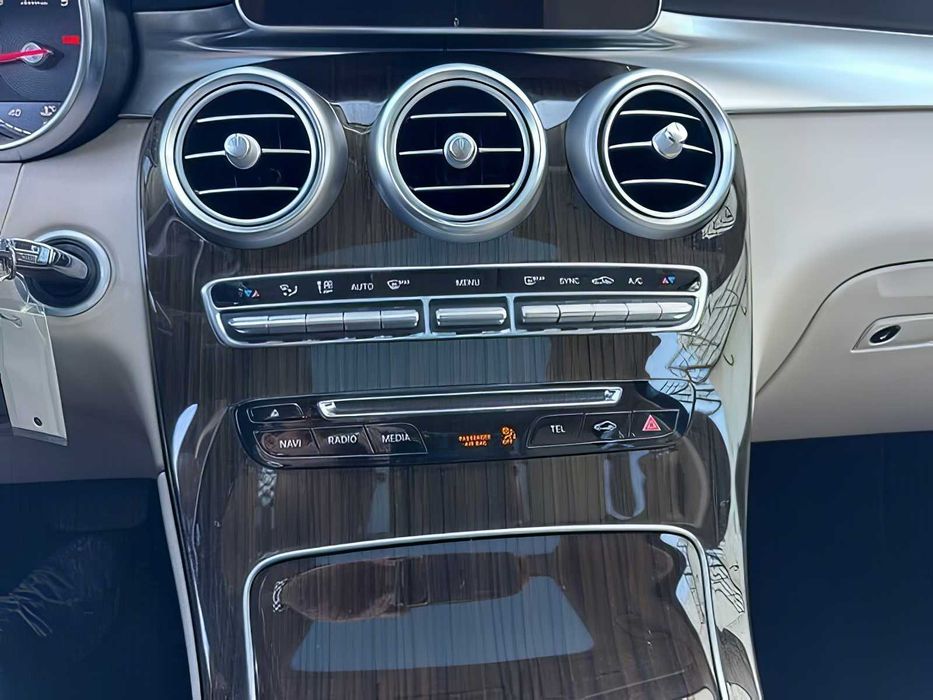 Mercedes-Benz GLC 300      2017