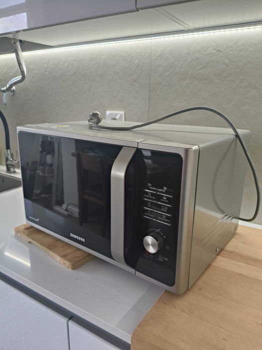 Forno Microondas com Grelhador, 28 L (MG28F303TAS)