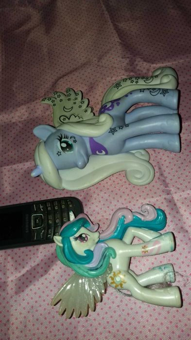 Продам х/б  полотенце для купания и игрушки для купания .