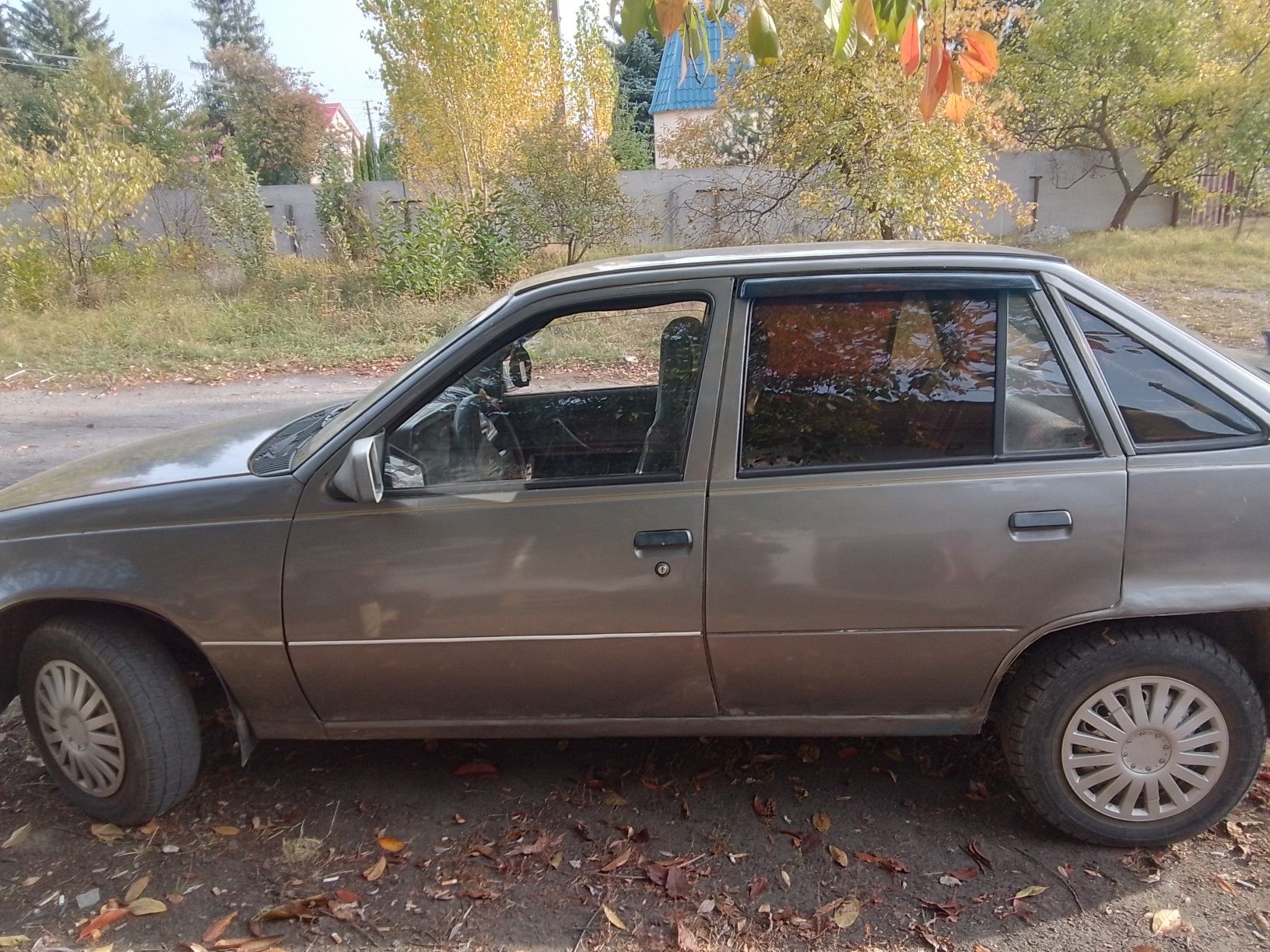 Срочно Продам машину opel kadett 1.3