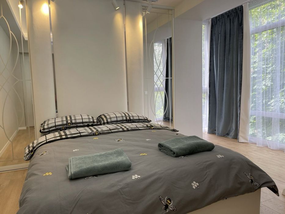 Посуточно трёхкомнатная возле Гулливера центр