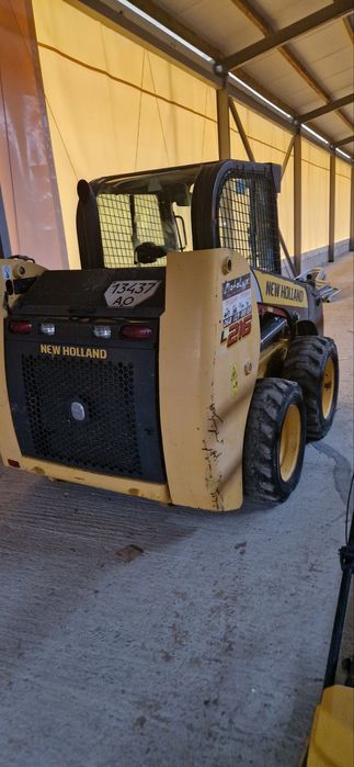 Фронтальний навантажувач New holland l216