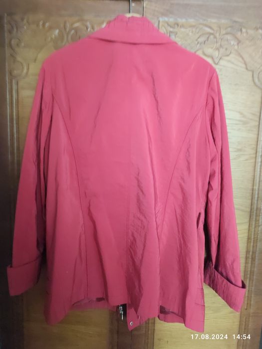 Ветровка женская