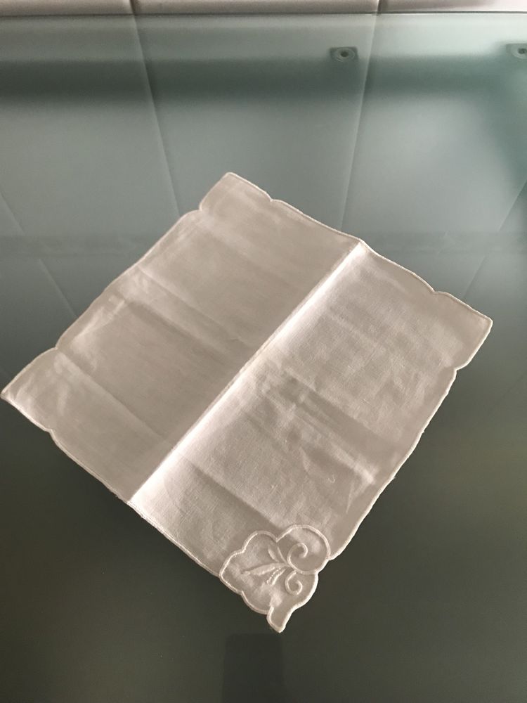 Guardanapos de linho bordados