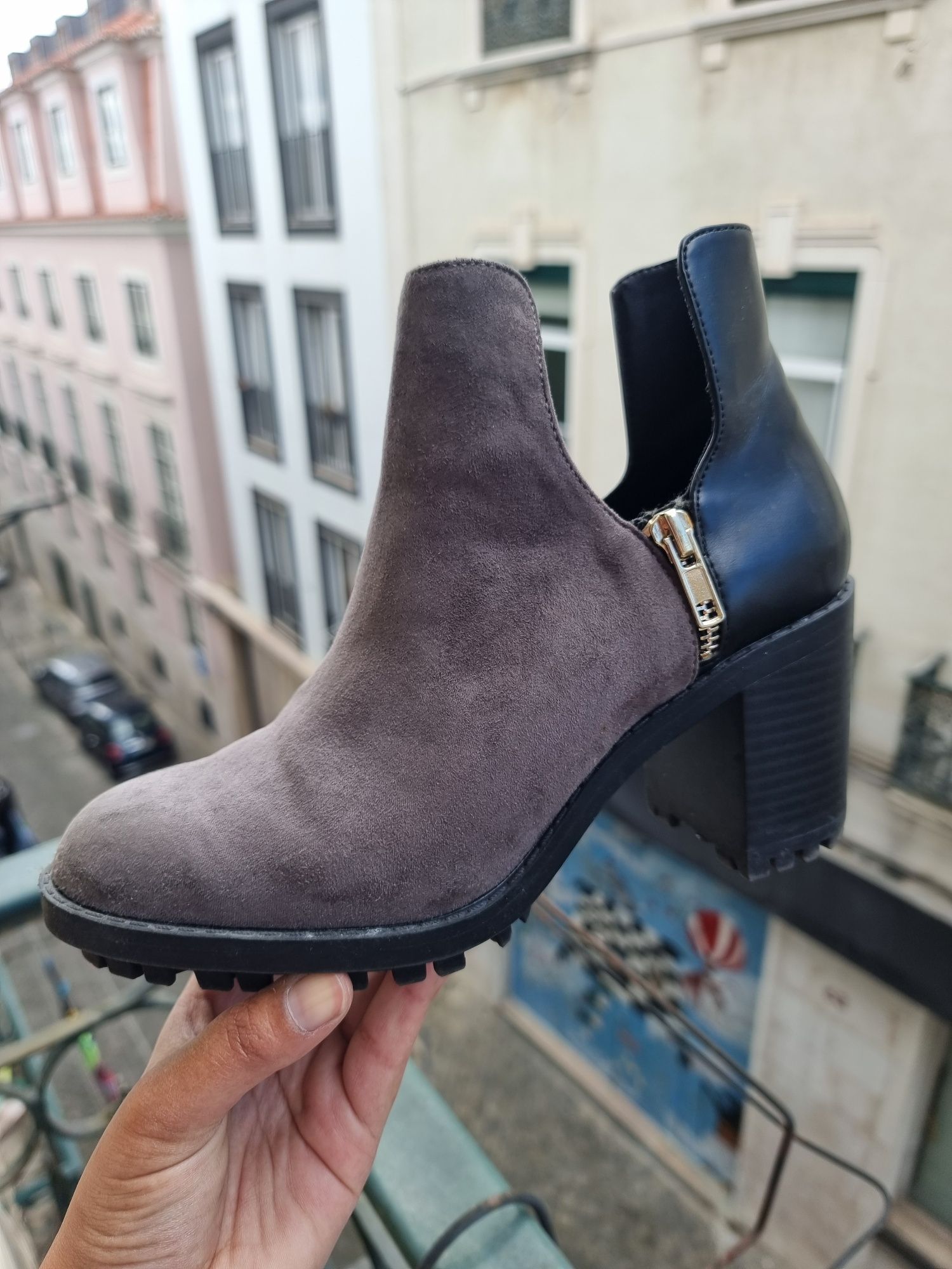 Botas de salto de camurça da Zara