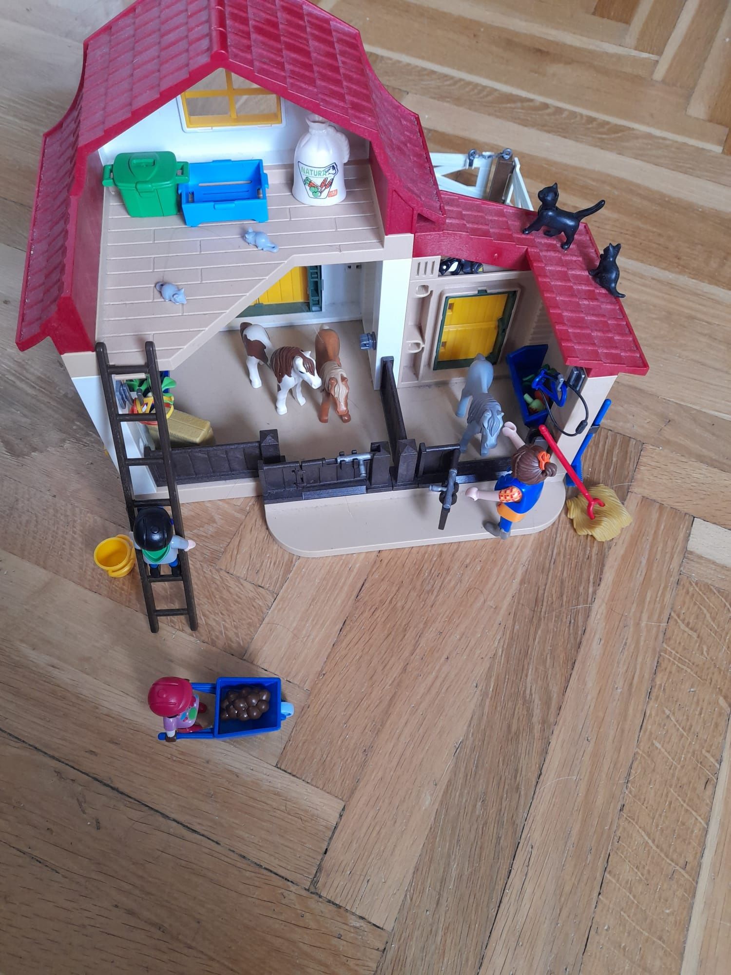 Playmobil stadnina koni