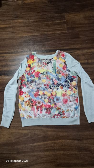 Sweterek damski w kwiaty