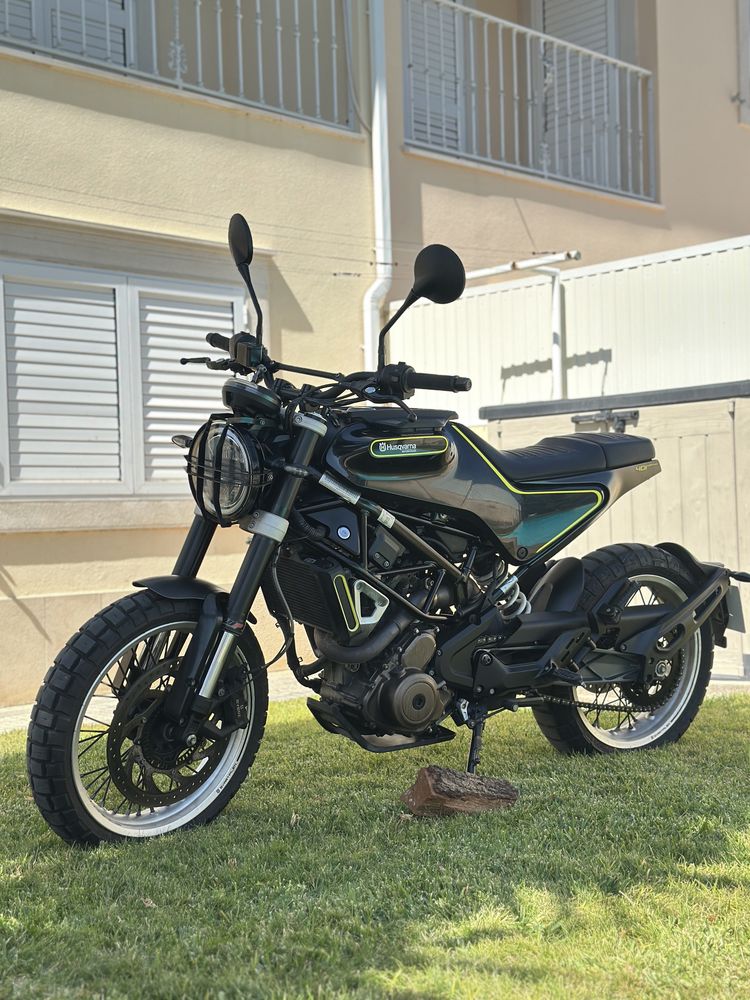 Husqvarna Svartpilen 401 de 2018 - Impecável