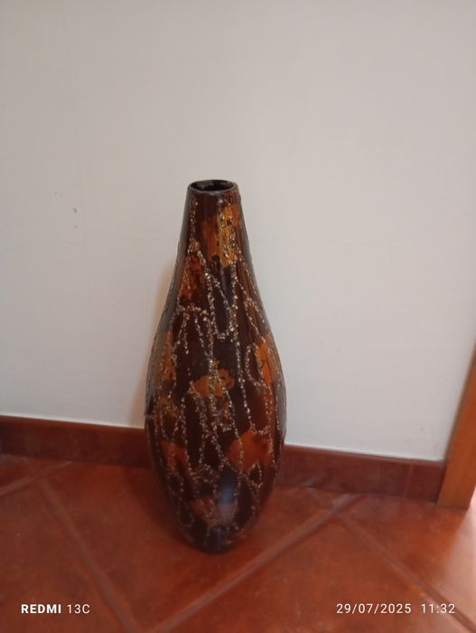 Jarrão em resina,em marrom e dourado