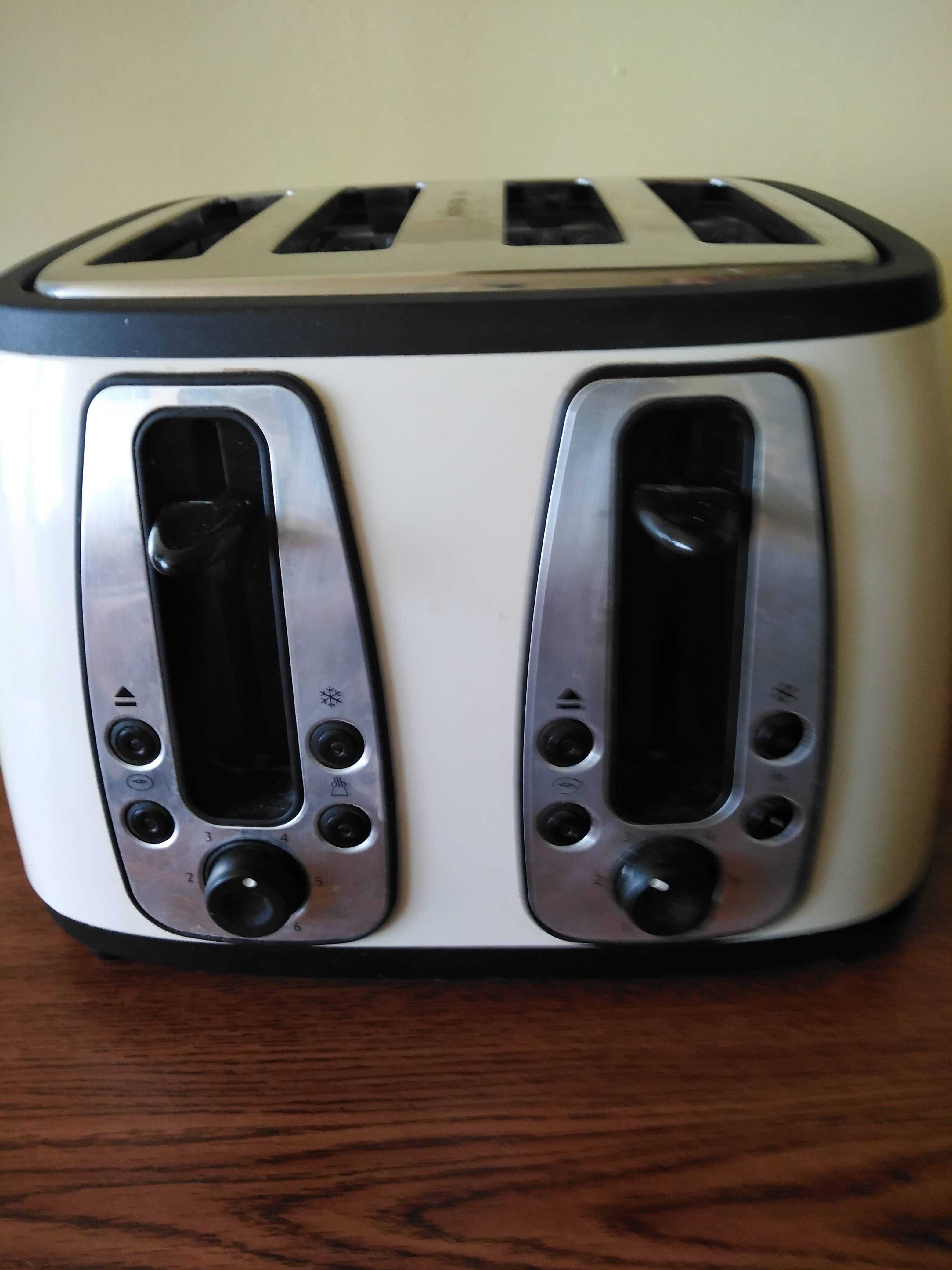Toster na 4 grzanki Russell Hobbs