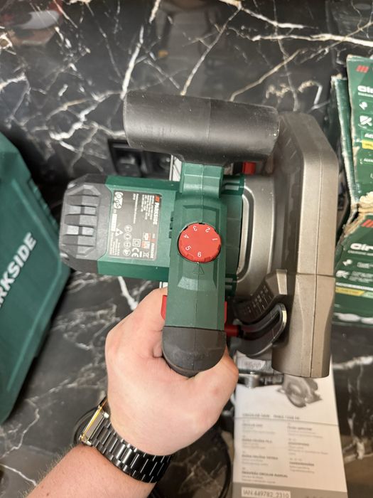 Ручна циркулярная пила Parkside PHKS 1350 E4 торцовка торцювальна