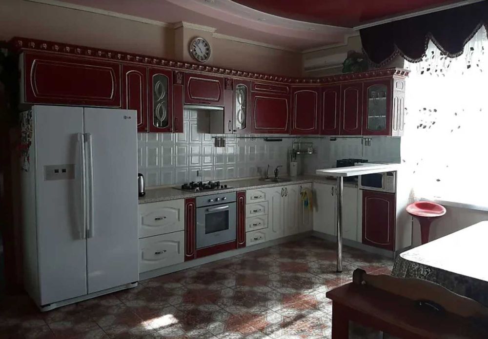 Сдается дом на Солнечном с бассейном и сауной, 8 комнат, 350 кв.м