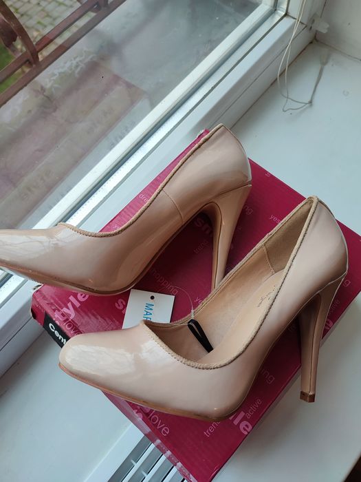 Туфли женские. Лаковые. Нюдовые