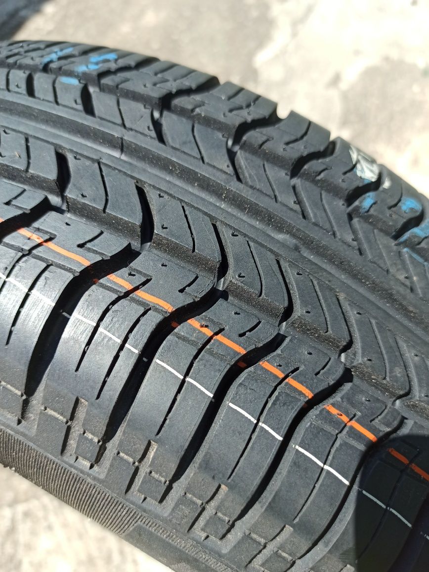 Nowa opona z felga Pirelli 175/70 R14 z Fiata Albea