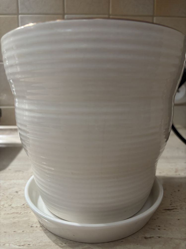 Elegancka doniczka ceramiczna Boltze Home + podstawka