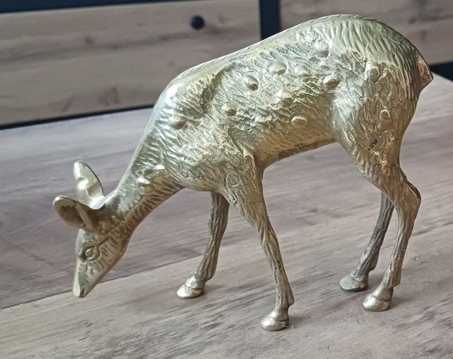 Urocza Figurka Sarny z Mosiądzu – Dekoracja Twojego domu