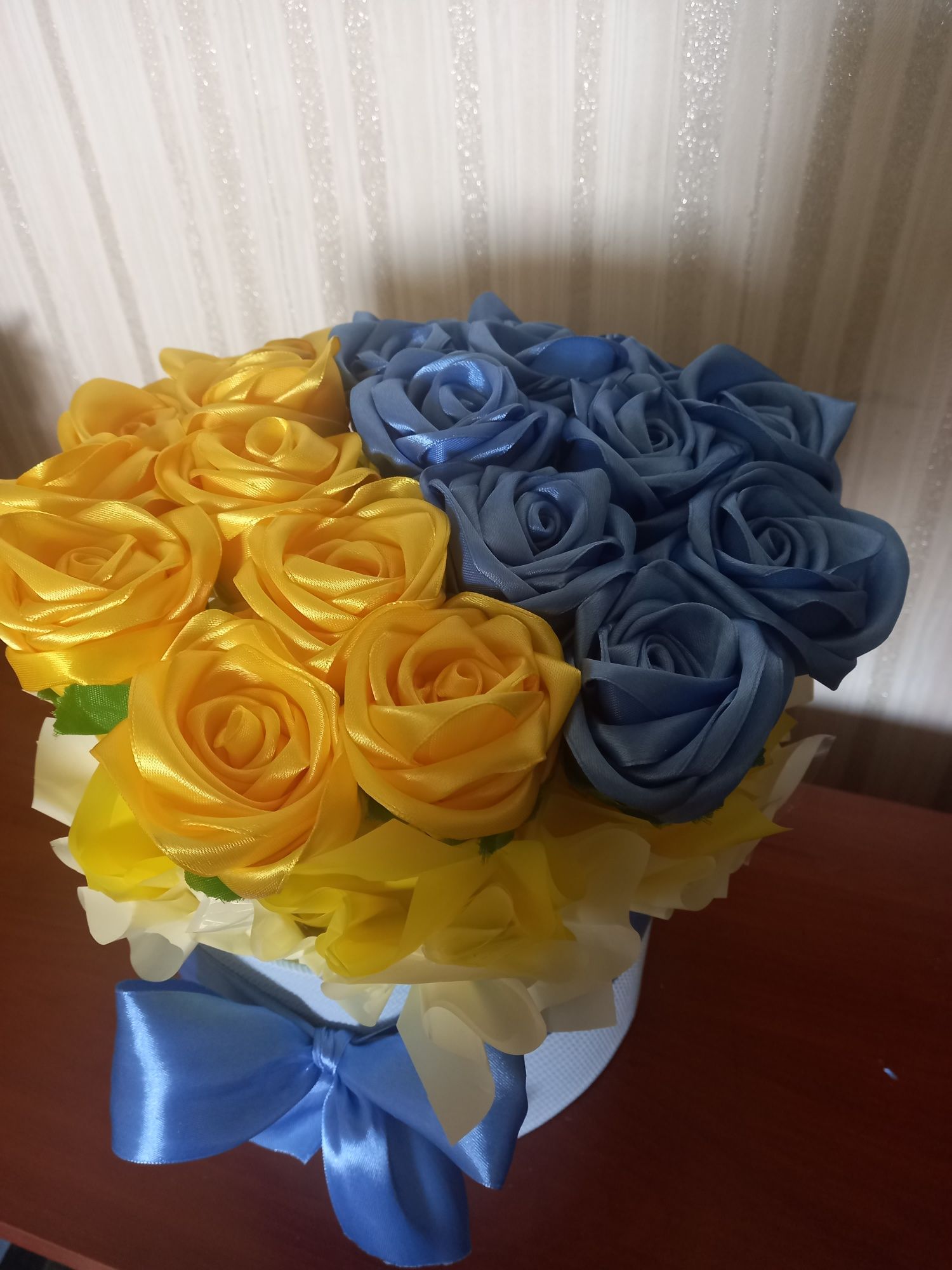 Квіти з атласних стрічок, 21 троянда , ручна робота