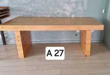 27.   Mesa em pinho maciço