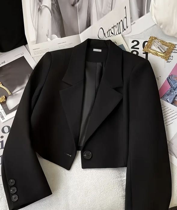 Укорочений  піджак чорний короткий