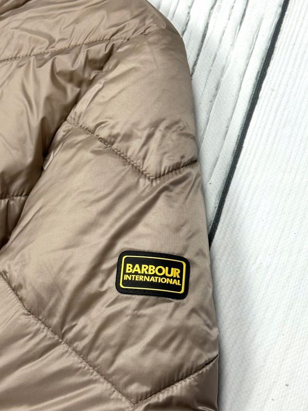 Barbour Miller Quilt Ocieplana Kurtka Damska Fibre Down Logo na Ramien