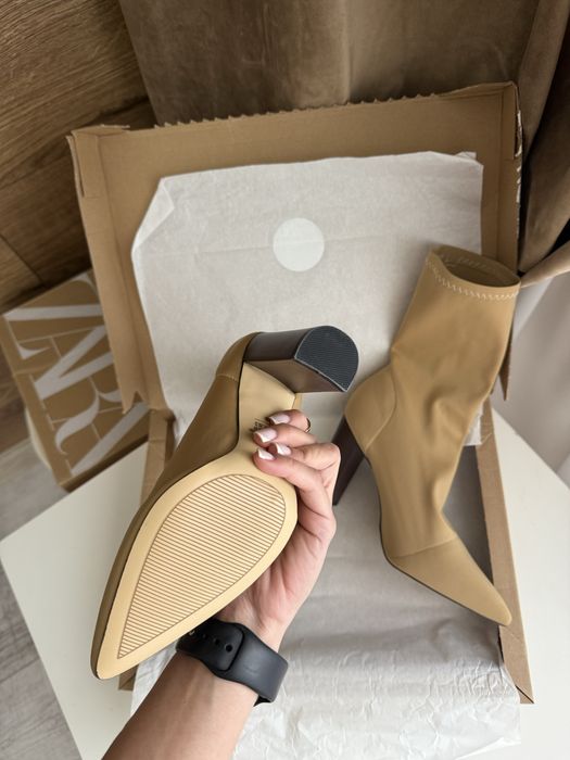 Ботінки черевики на каблуку чобітки ботильйони 37 устілка 24