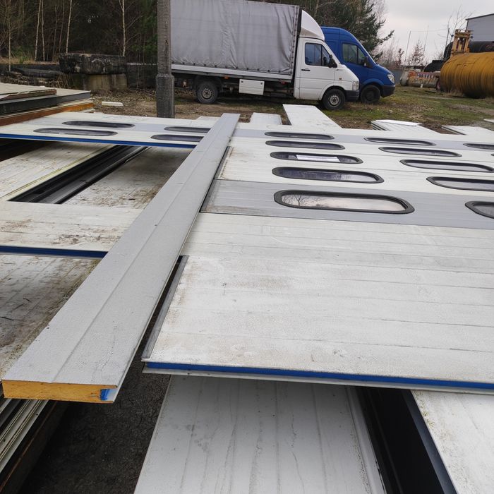 Brama segmentowa 6x4,5 przeszklona plus ewentualnie naped