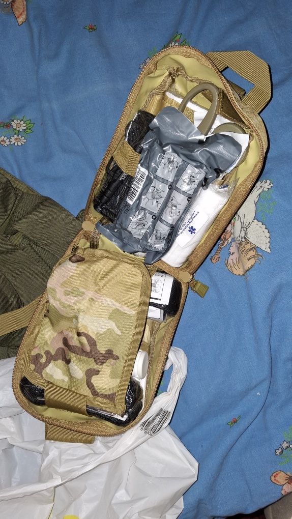 Рпс, берцы, аптечка. Военное барахло, форма олива новая.