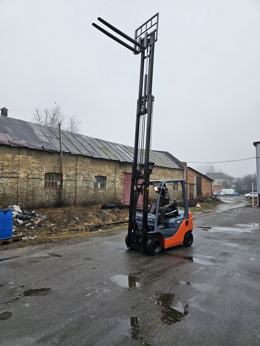 Вилочный погрузчик Toyota 8FD15 2008г