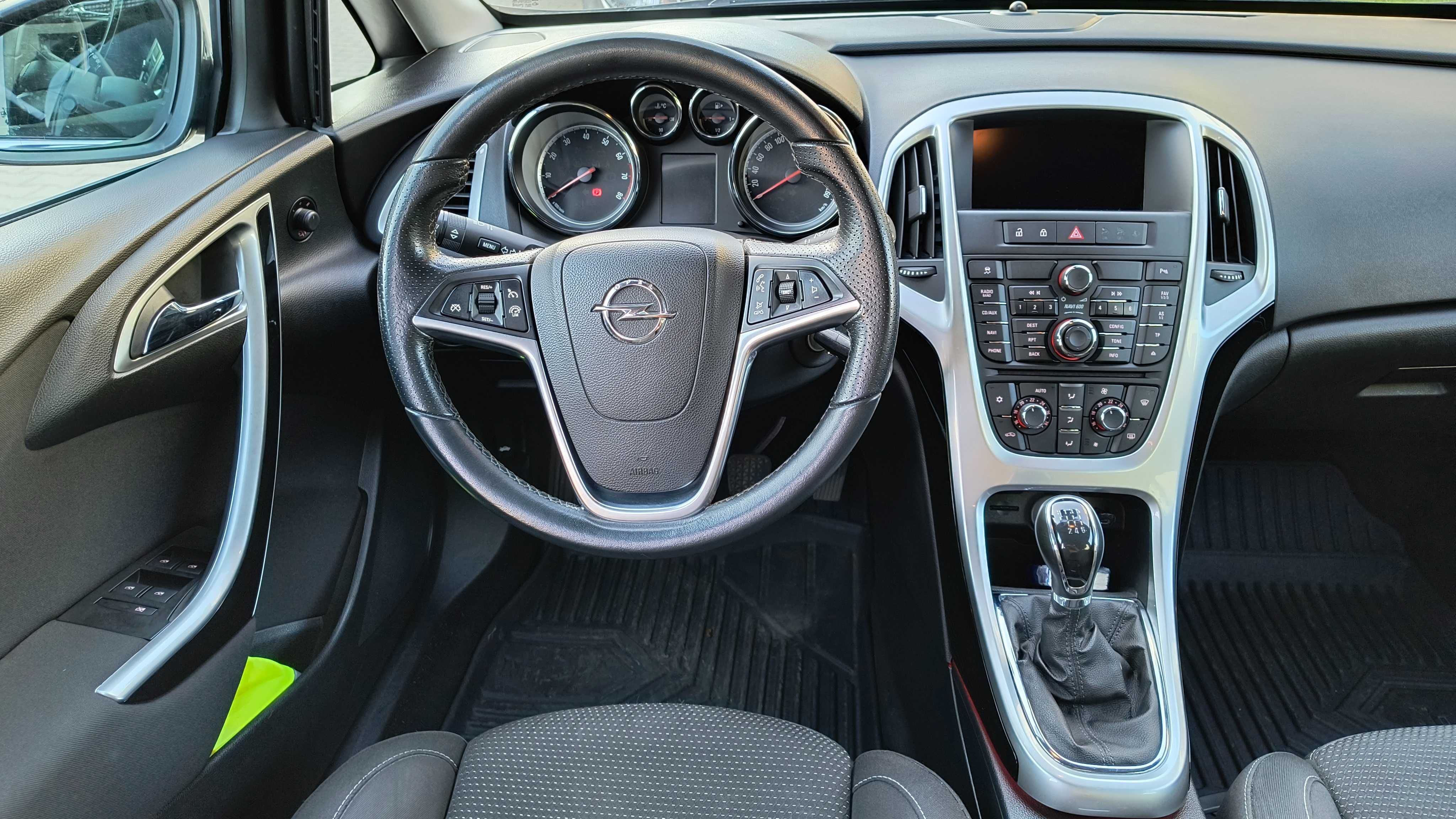 Opel Astra Sports Tourer 1,4 Turbo, 140 KM, benzyna, manual, 2013r.