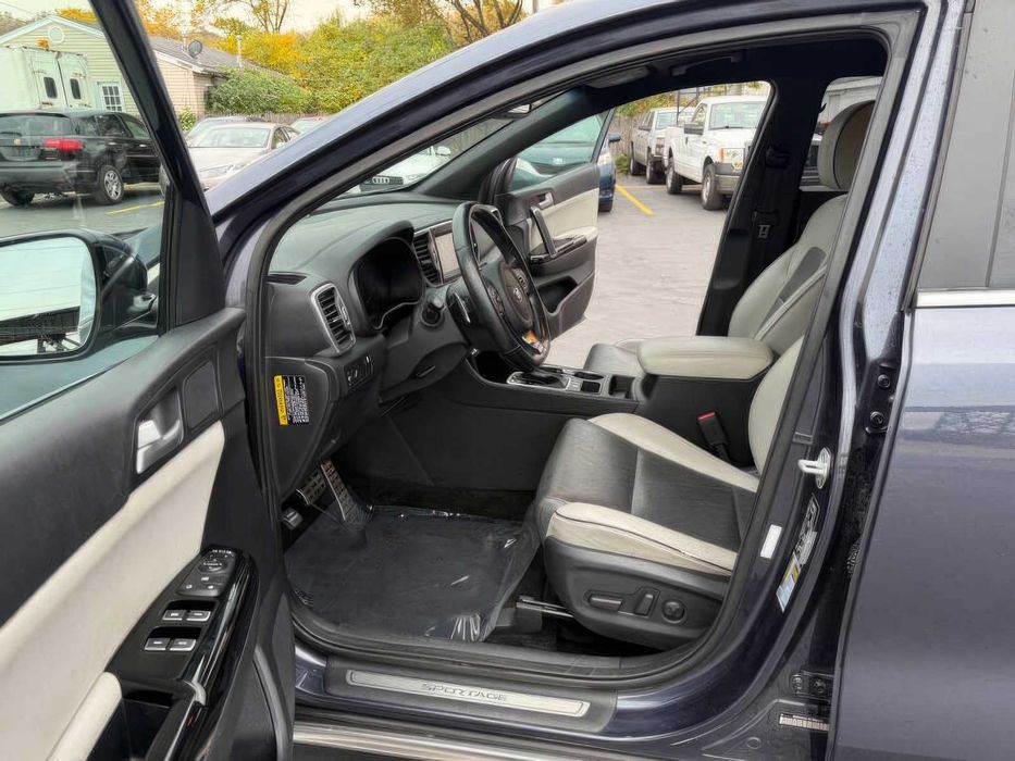 Kia Sportage EX      2019