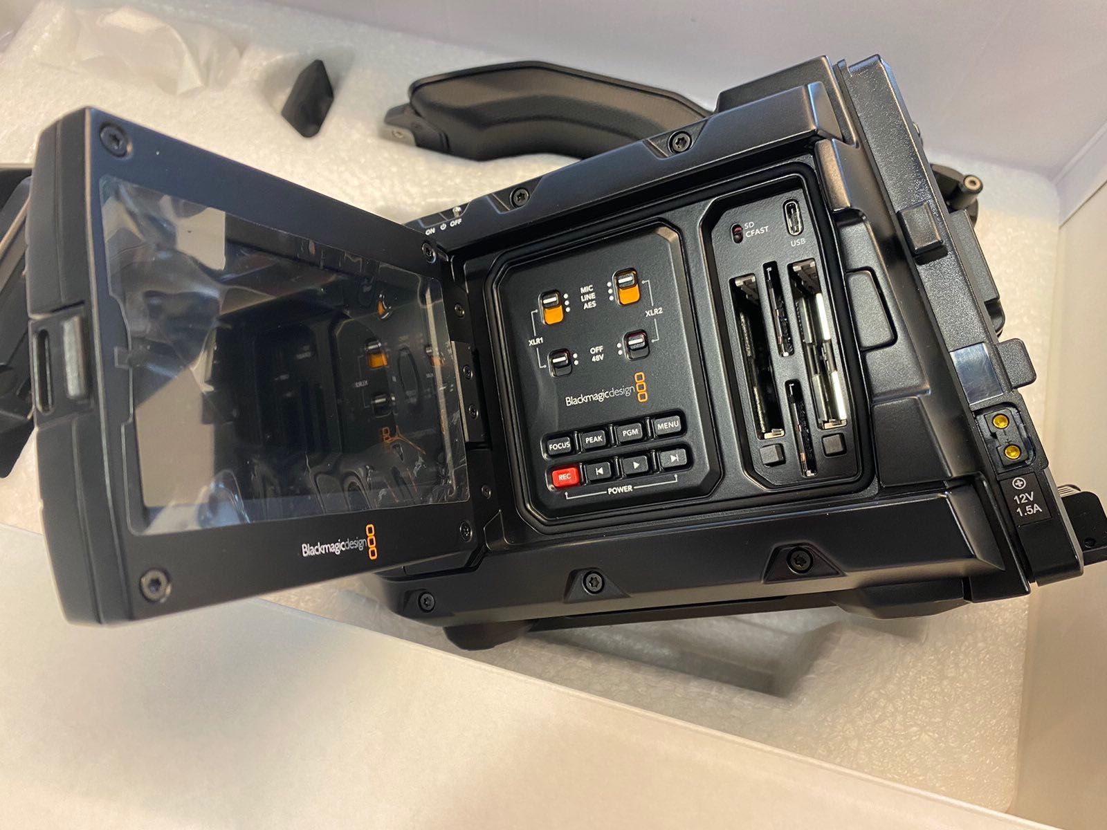 Відео камера Blackmagic URSA Broadcast G2