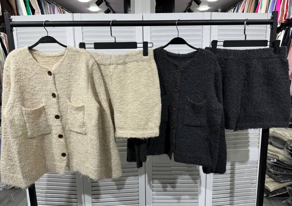 Жіночий костюм кардиган і шорти