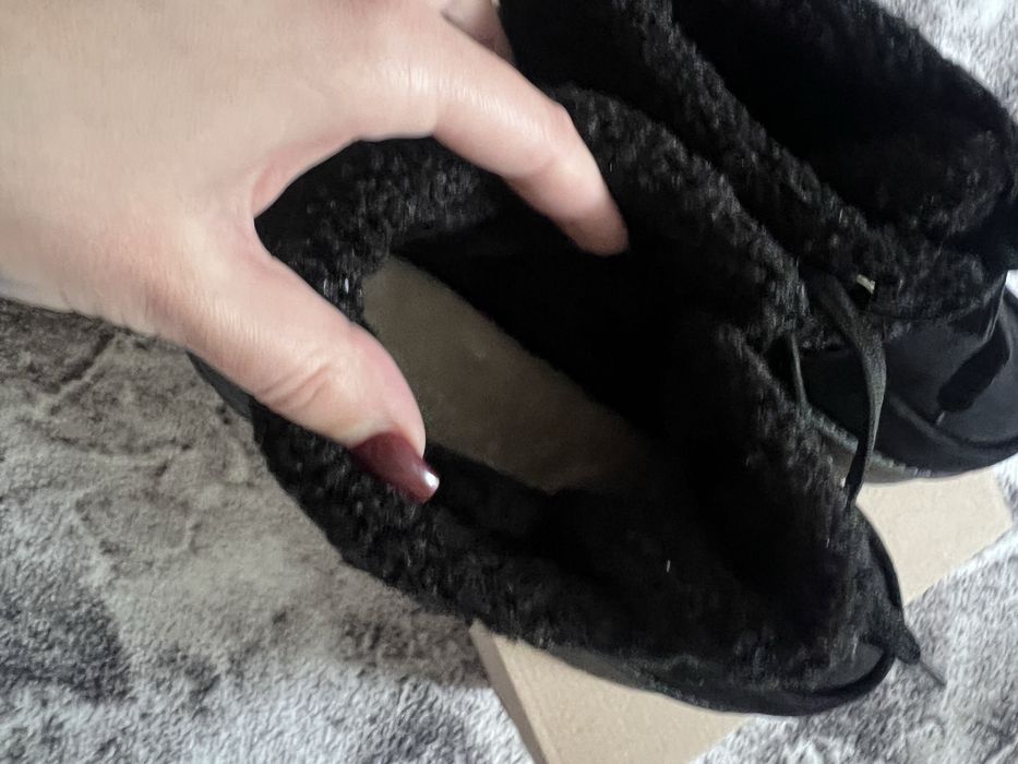 Продам жіночі зимові ботинки