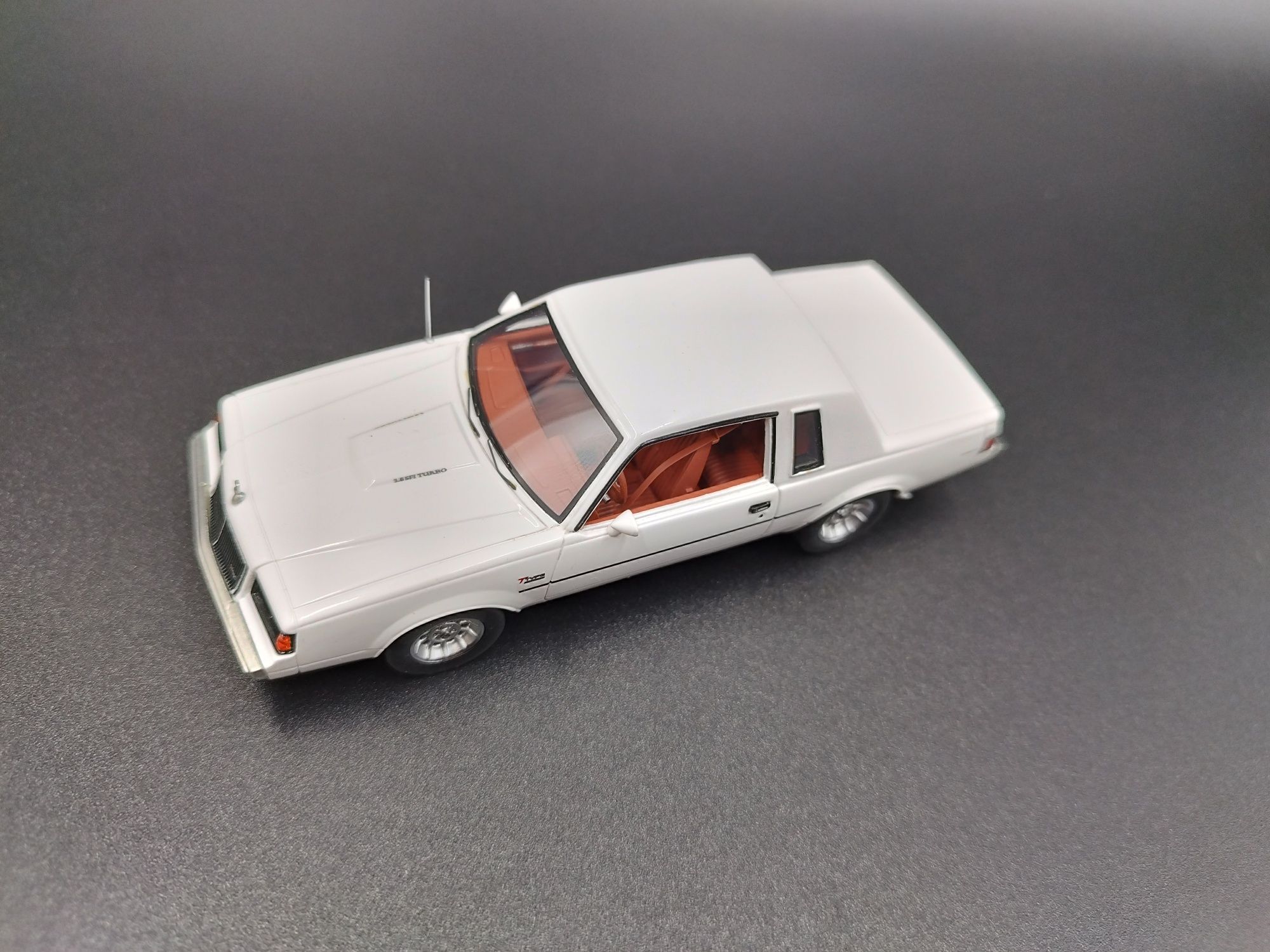 1:43 Auto Word Buick Regal Typ T (1986) white model