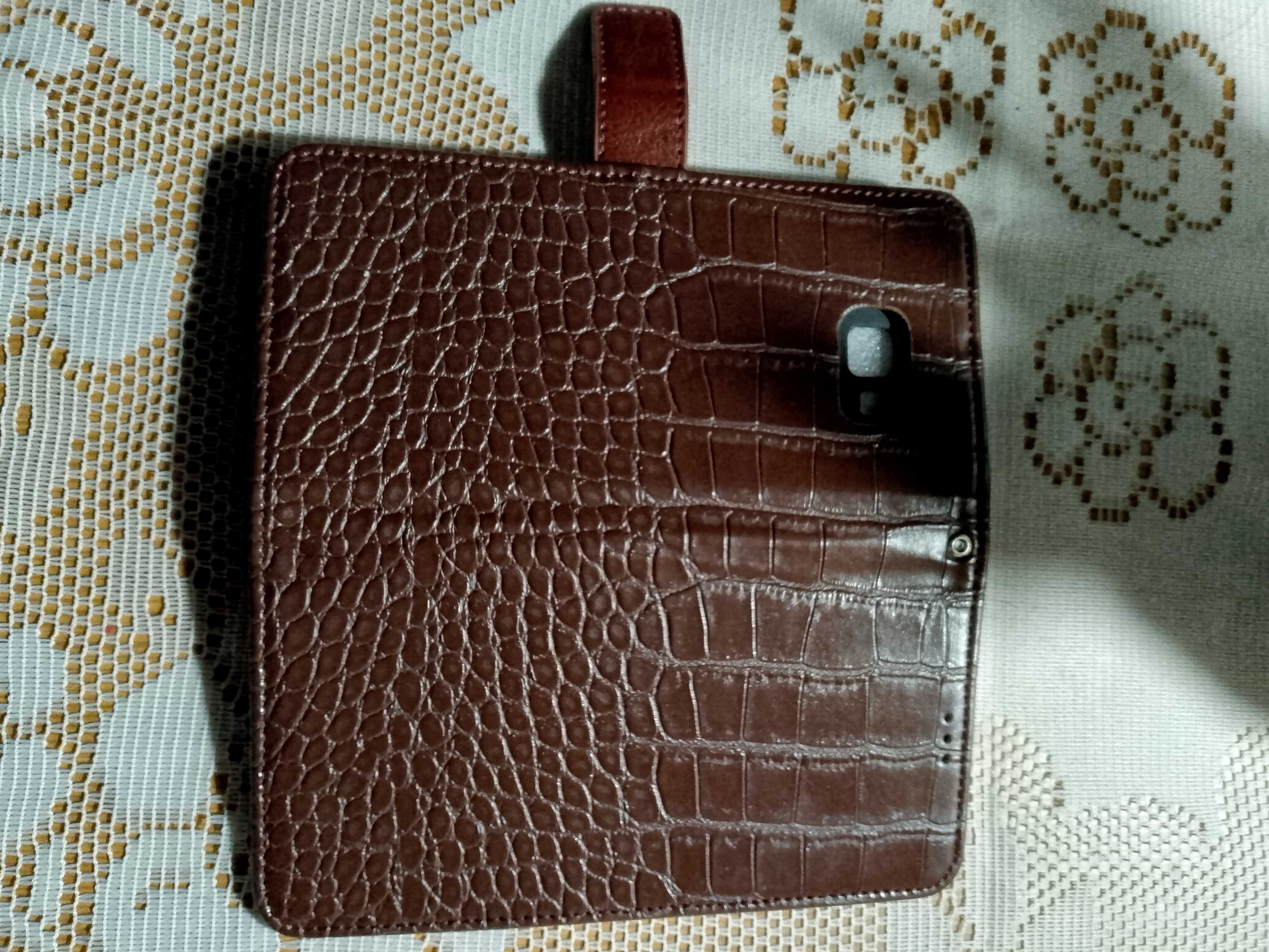 Etui na telefon z klapką ze skóry ekologicznej.Nowe