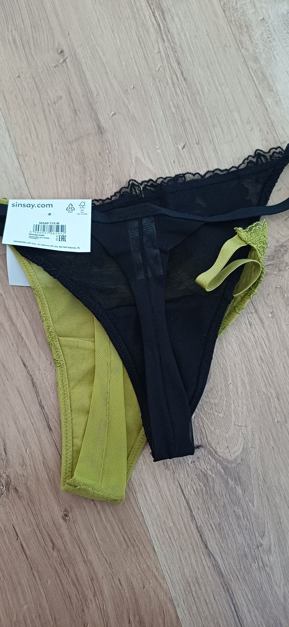 Nowe 2 pary stringów Sinsay rozmiar M