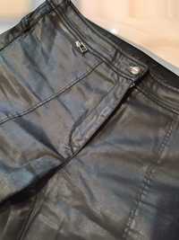Czarne błyszczące spodnie 40