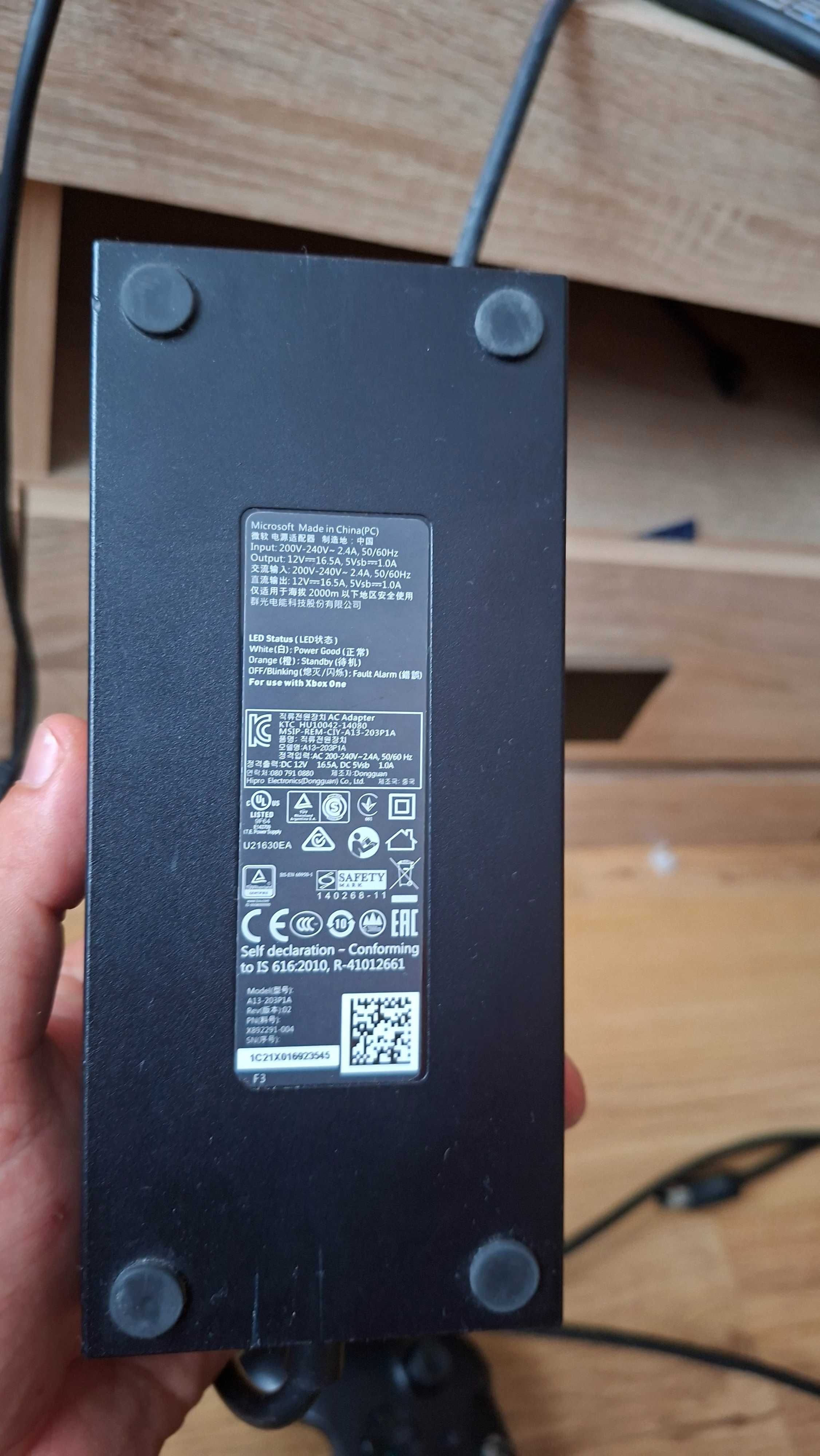 Xbox One 500 GB + 2 pady + Kinect – gotowy zestaw!