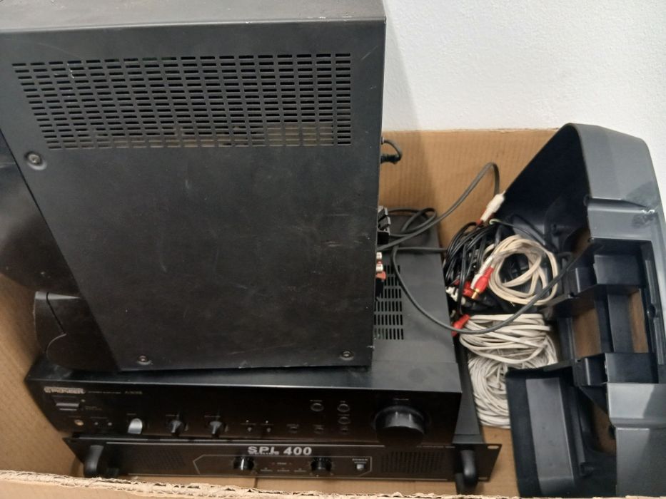Material de com colunas amplificadores subwoofer