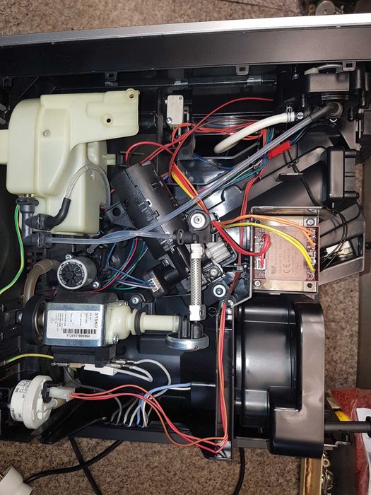 Silnik bloku zaparzacza ekspres 69998 Jura C5 E75 F9 ENA GIGA AEG CF80