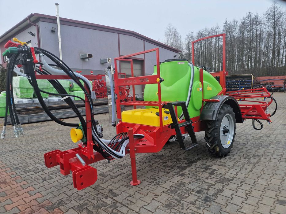 Opryskiwacz polowy przyczepiany 1200 litrów lanca 12m
