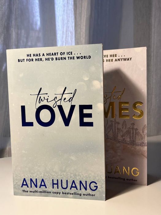 Книги «Twisted love» і «Twisted game» англійською мовою