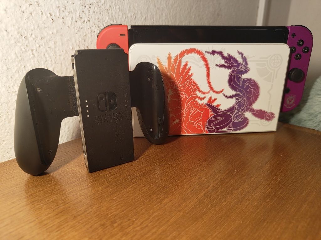 Nintendo Switch oled v2 Scralet&Violet Edition desbloqueada