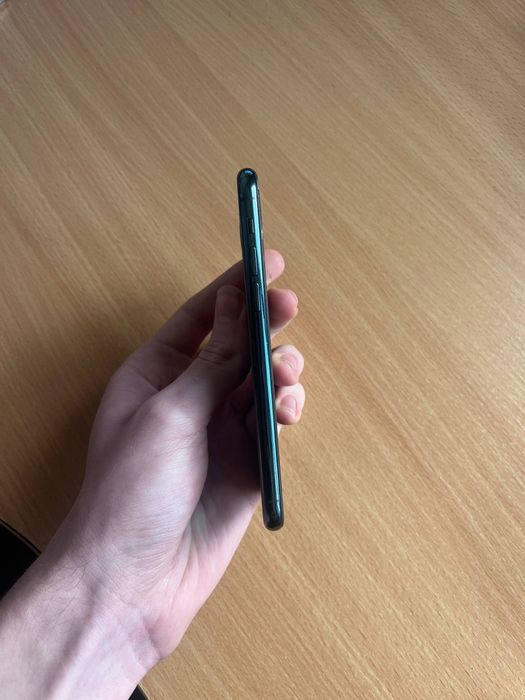 Apple iphone 11 pro 64GB Midnight Green.