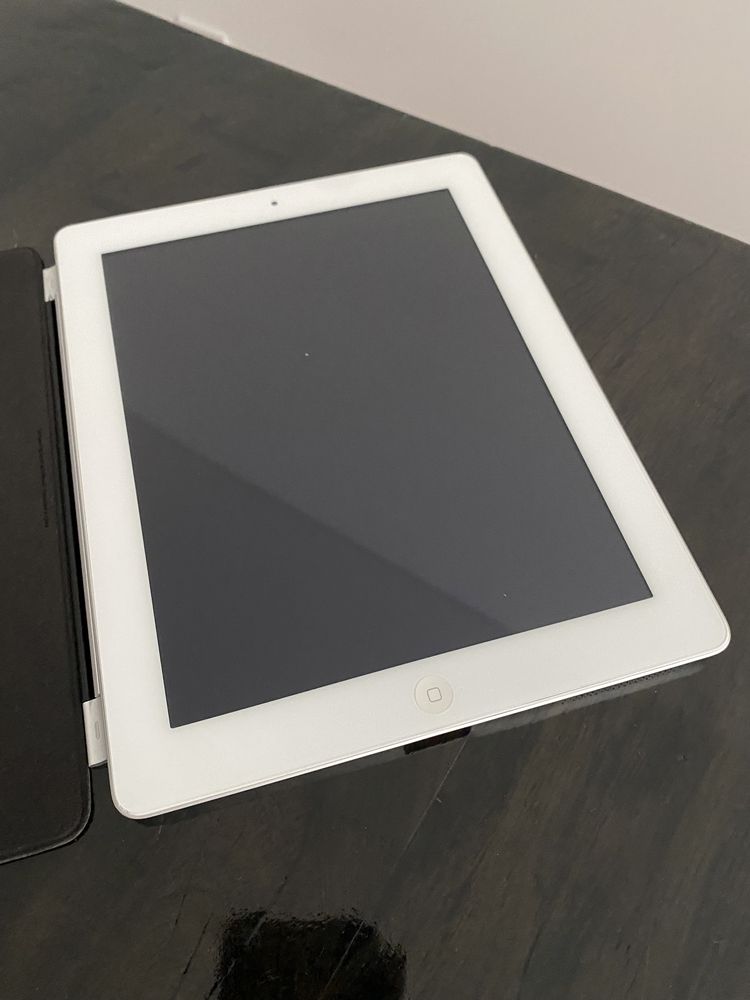 Ipad2 64GB cinzento e com capa preta