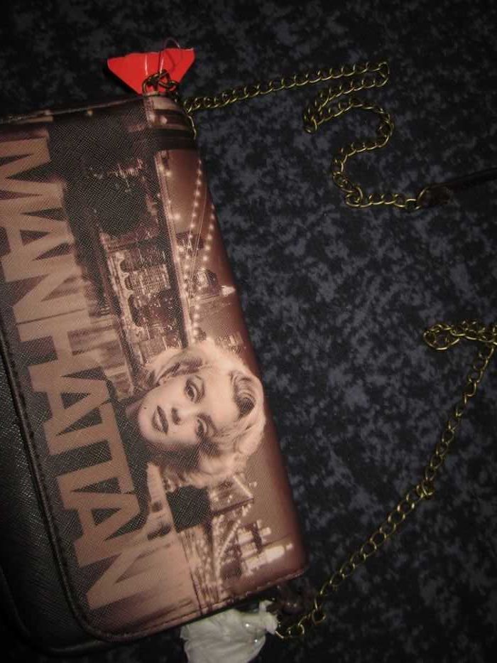 Manhattan Manhattan Іспания Karacterismania Клатч-сумка