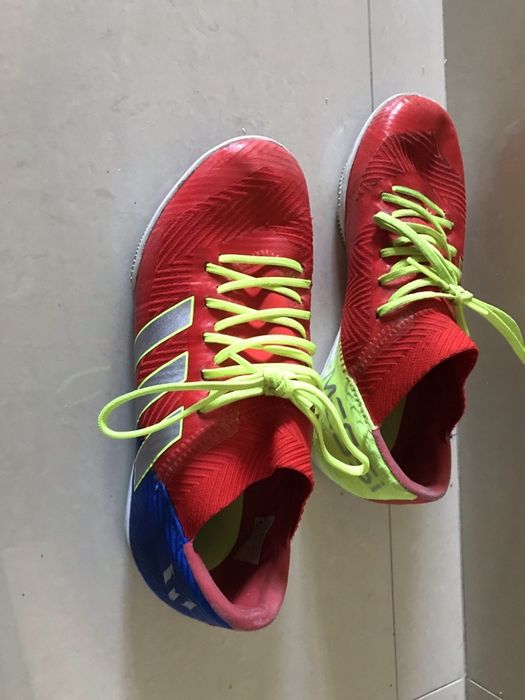 Tenis adidas Messi vermelhos e azuis 36 2/3