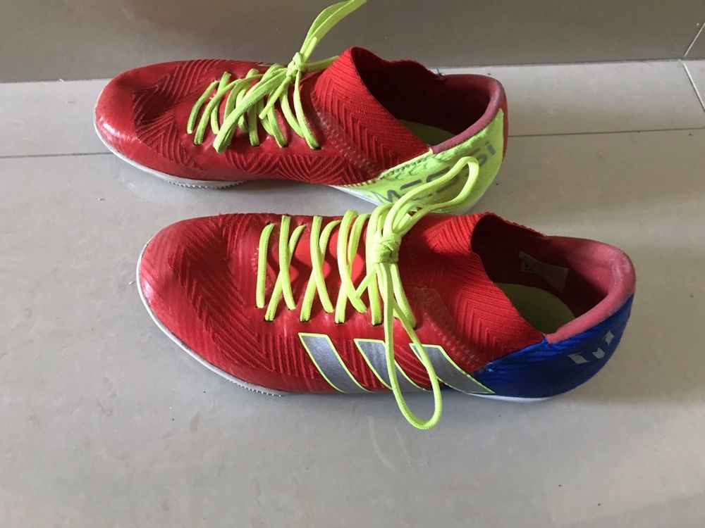 Tenis adidas Messi vermelhos e azuis 36 2/3