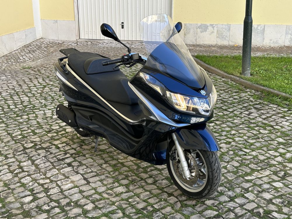 Maxiscooter Piaggio X10  125cc excelente estado