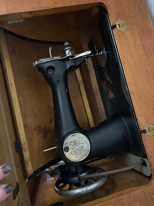 Швейна машинка продається у звязку з переїздом .